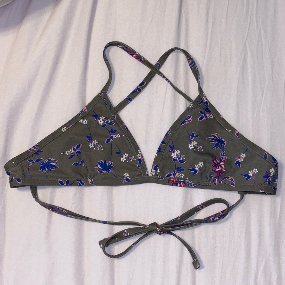Flower triangle top